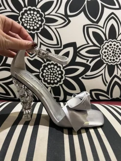 Best Sale Queening Lucite Heel Heel