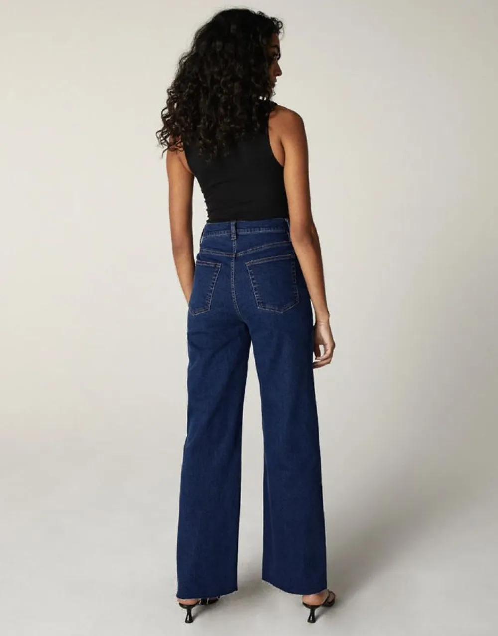 Cheap Noemi Long High-Rise Wide Leg In Robertson Jeans